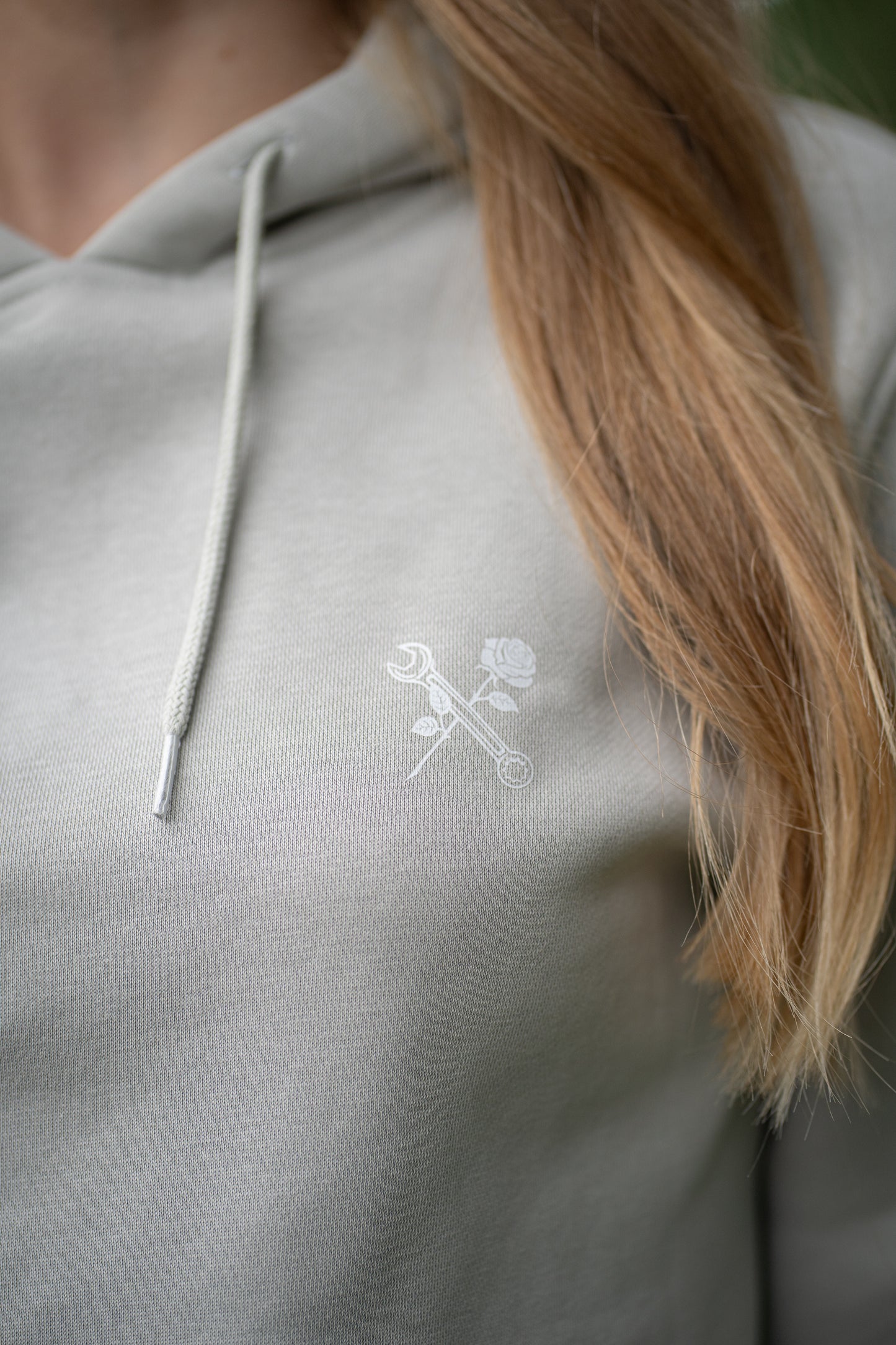 Hoodie Light Grey "chasing horizon"