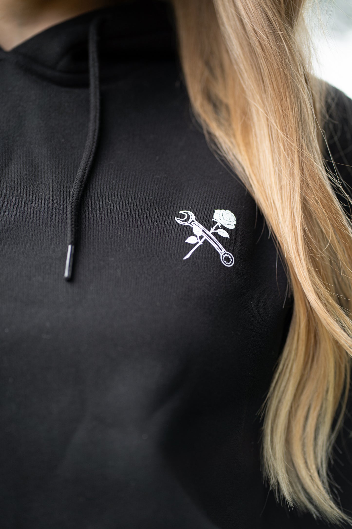 Hoodie Black "chasing horizon"