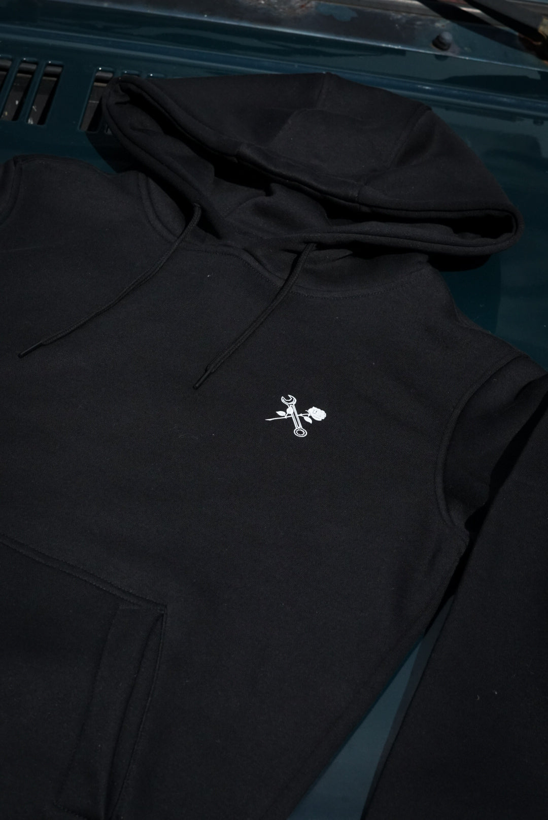Hoodie Black "chasing horizon"
